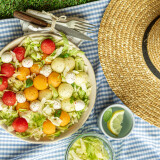 SALADE D’ICEBERG AUX BILLES DE MELONS, PASTEQUES ET MOZZARELLA