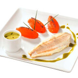 Purée de carottes et filet de bar au pistou