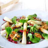 Salade de mâche aux asperges blanches, grenade et noix