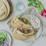 Pita aux falafels et chips de radis