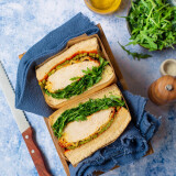 KATSU SANDO DE ROQUETTE, POULET CROUSTILLANT ET ASPERGE