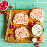 TARTINES DE RADIS ET FROMAGE FRAIS