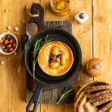 CAMEMBERT RÔTI À L’AIL CONFIT, NOISETTES ET MIEL