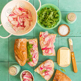 SANDWICH DE RADIS AU BEURRE SALÉ