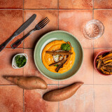 CRÉMEUX DE PATATE DOUCE AU CURRY ET OEUF POCHÉ