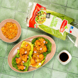 RIZ SAUTÉ AU POULET CROUSTILLANT EN LETTUCE CUP